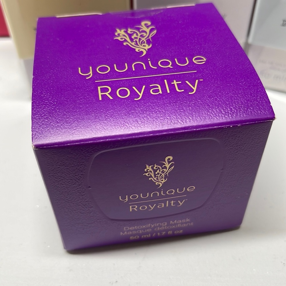 Younique Royalty detoxifying mask